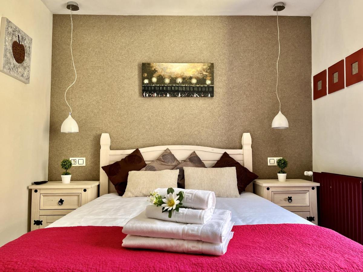 Hostal Nomadas By Gloove Villalba de la Sierra Buitenkant foto