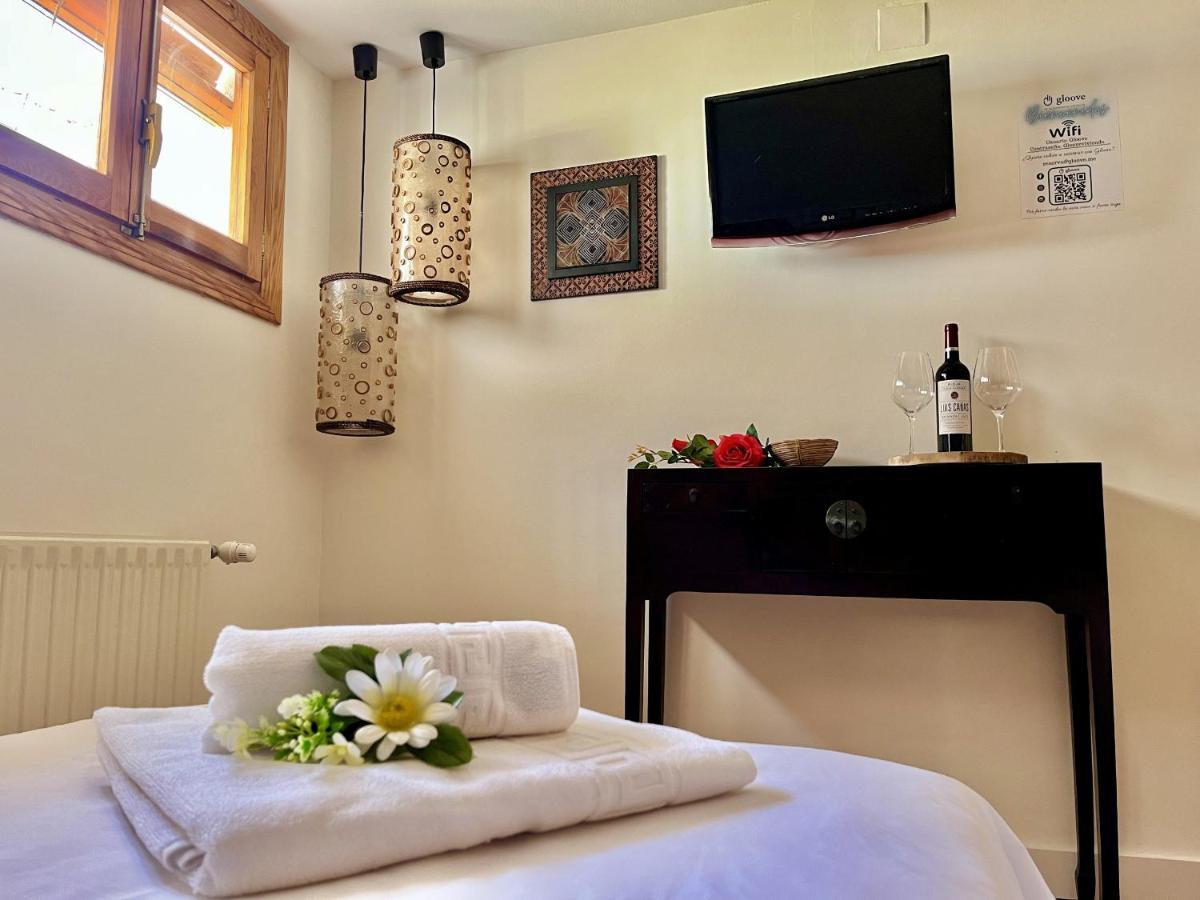 Hostal Nomadas By Gloove Villalba de la Sierra Buitenkant foto