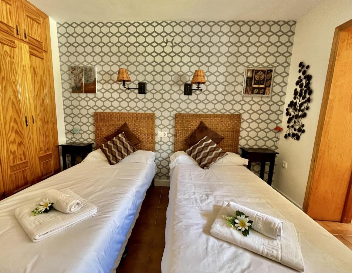 Hostal Nomadas By Gloove Villalba de la Sierra Buitenkant foto