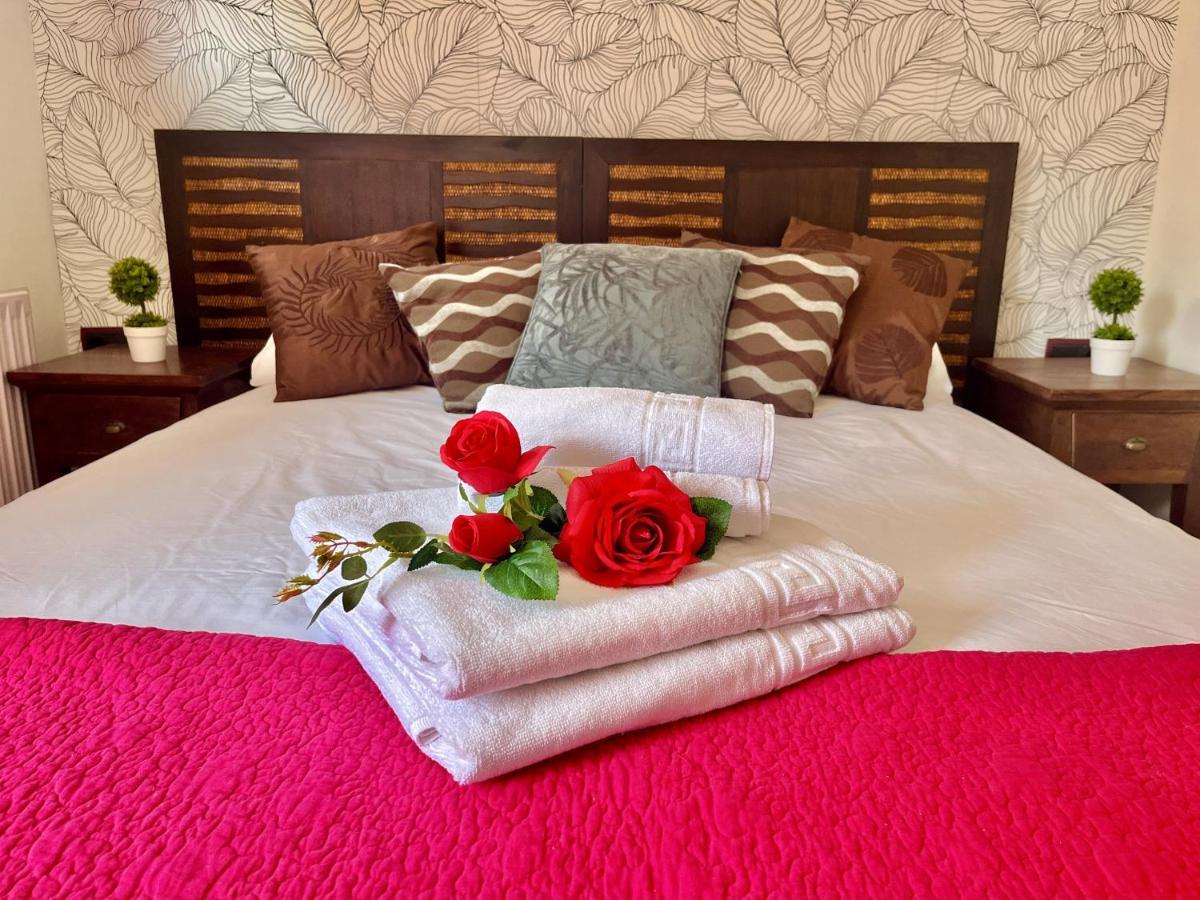 Hostal Nomadas By Gloove Villalba de la Sierra Buitenkant foto