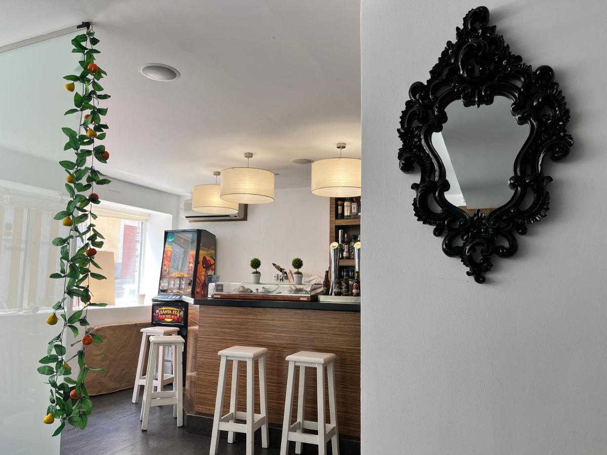 Hostal Nomadas By Gloove Villalba de la Sierra Buitenkant foto