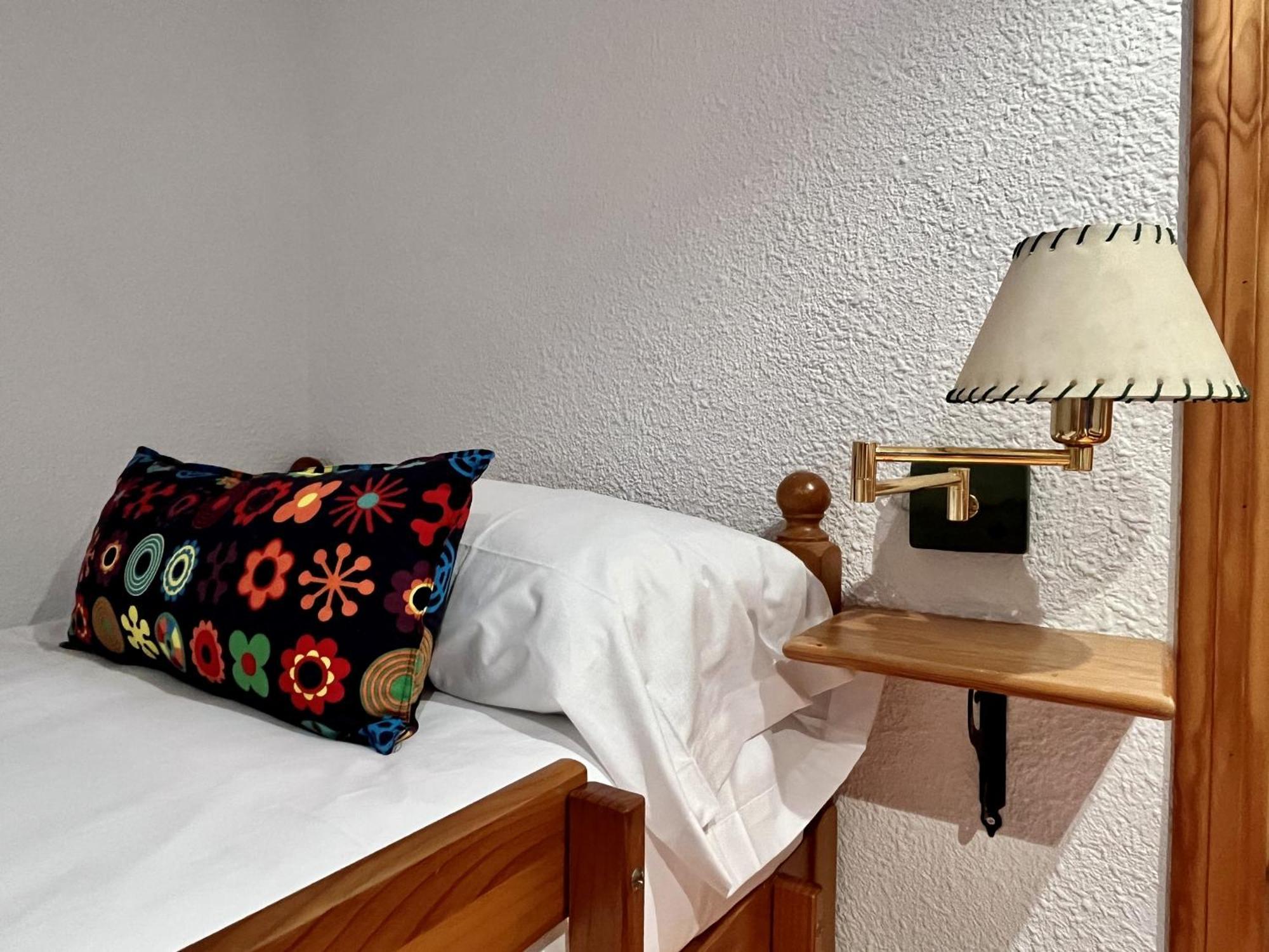 Hostal Nomadas By Gloove Villalba de la Sierra Buitenkant foto