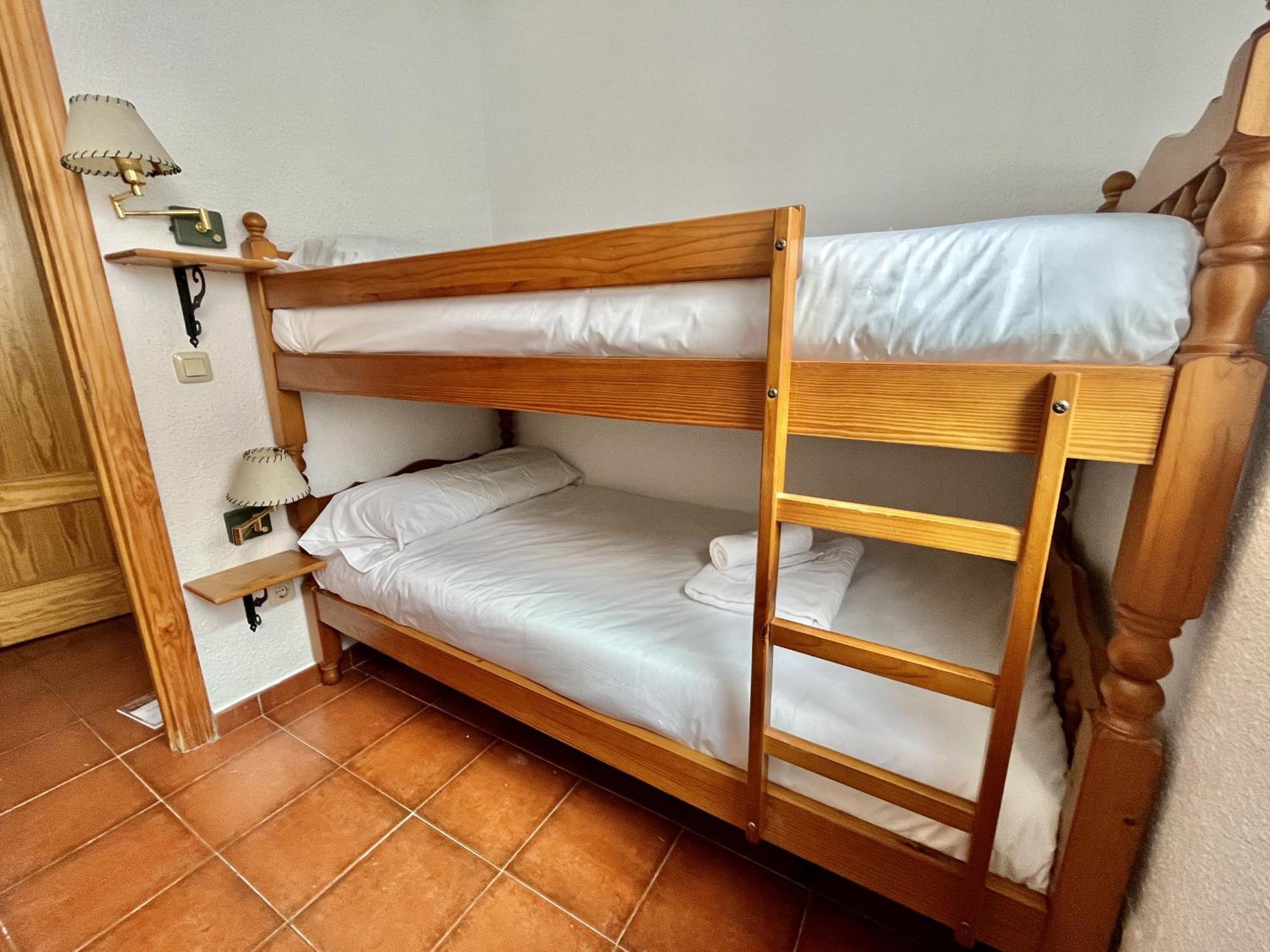 Hostal Nomadas By Gloove Villalba de la Sierra Buitenkant foto