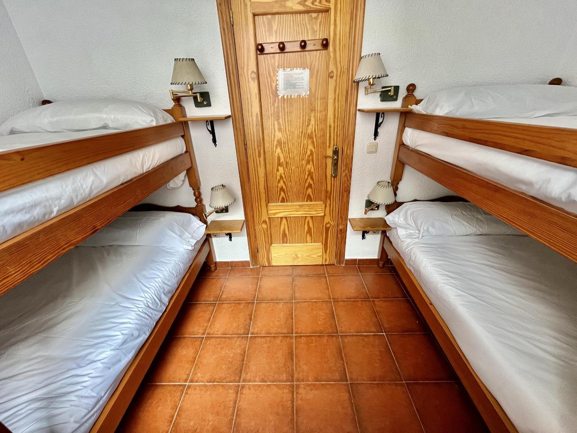 Hostal Nomadas By Gloove Villalba de la Sierra Buitenkant foto