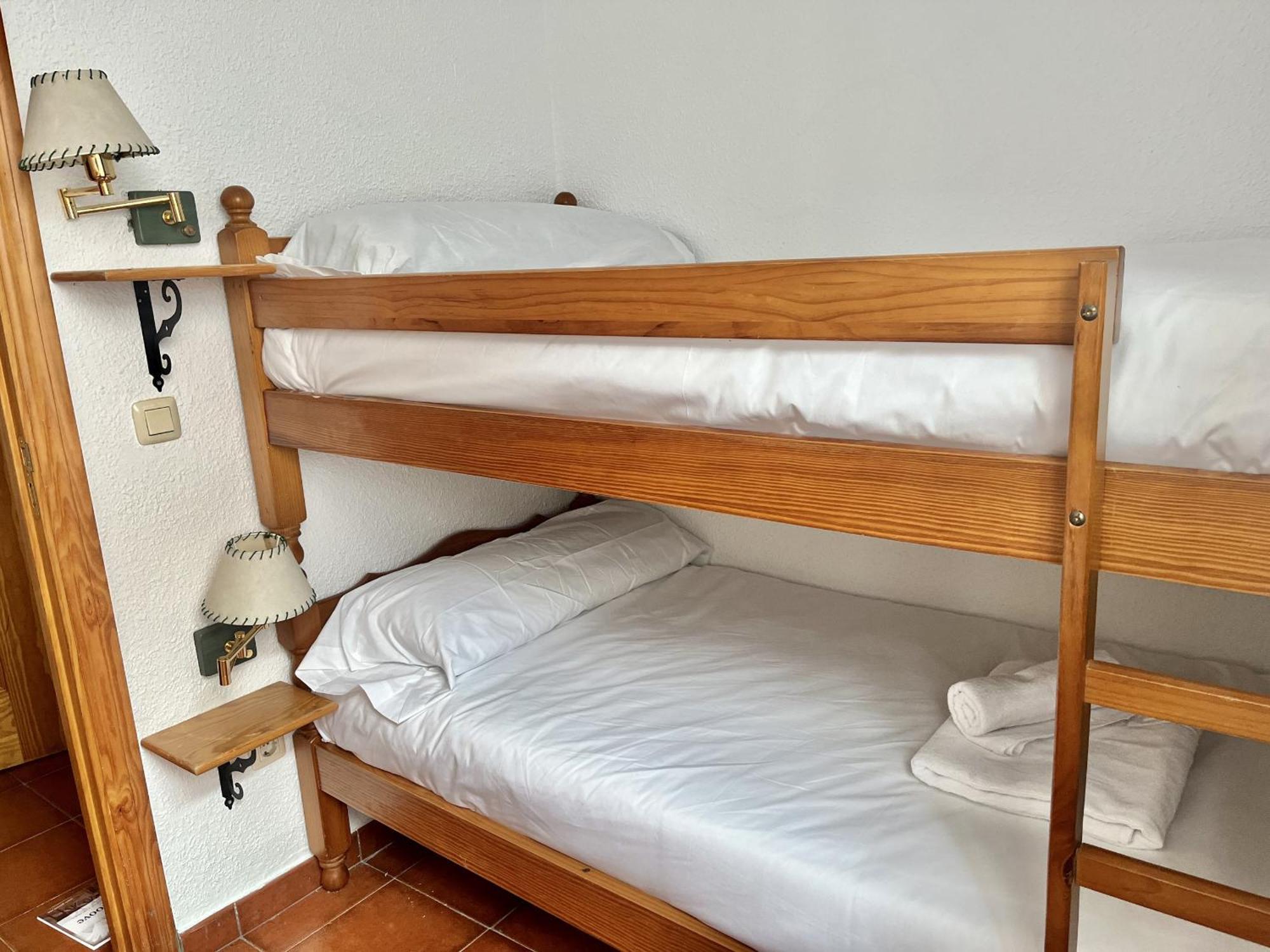 Hostal Nomadas By Gloove Villalba de la Sierra Buitenkant foto