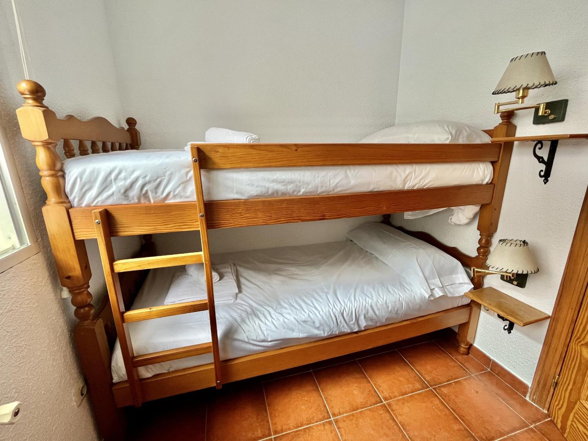 Hostal Nomadas By Gloove Villalba de la Sierra Buitenkant foto